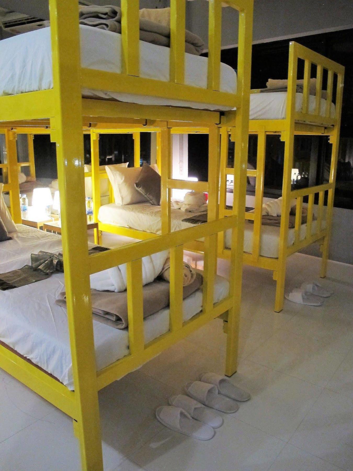 Oyo 783 Brunch Marker Cafe & Hostels Bangkok Ngoại thất bức ảnh