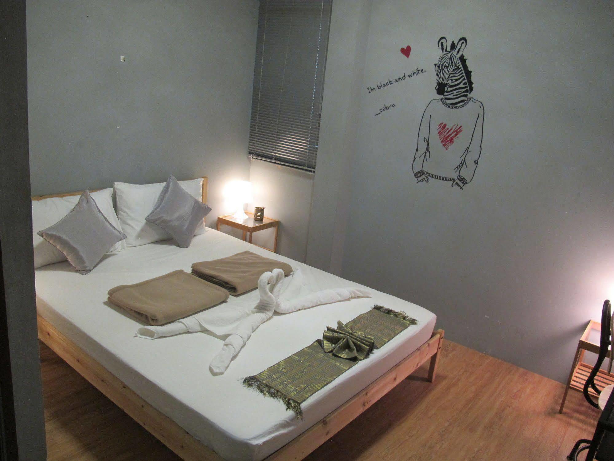 Oyo 783 Brunch Marker Cafe & Hostels Bangkok Ngoại thất bức ảnh