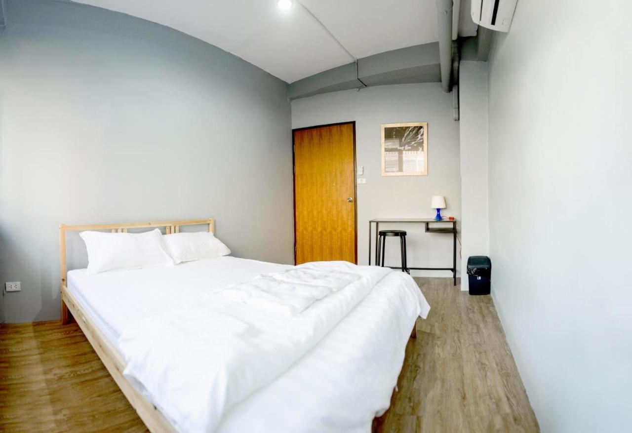 Oyo 783 Brunch Marker Cafe & Hostels Bangkok Ngoại thất bức ảnh